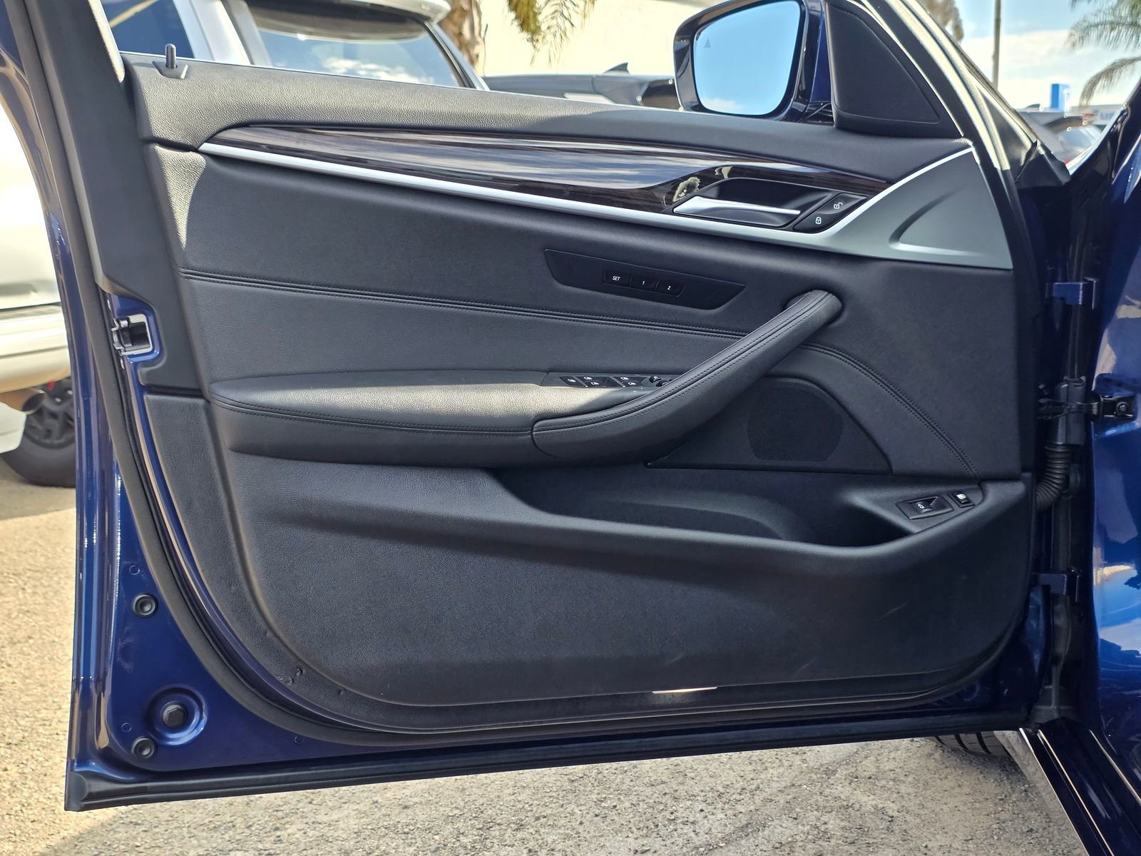 Used 2020 BMW 530e w/ Premium Package image 19