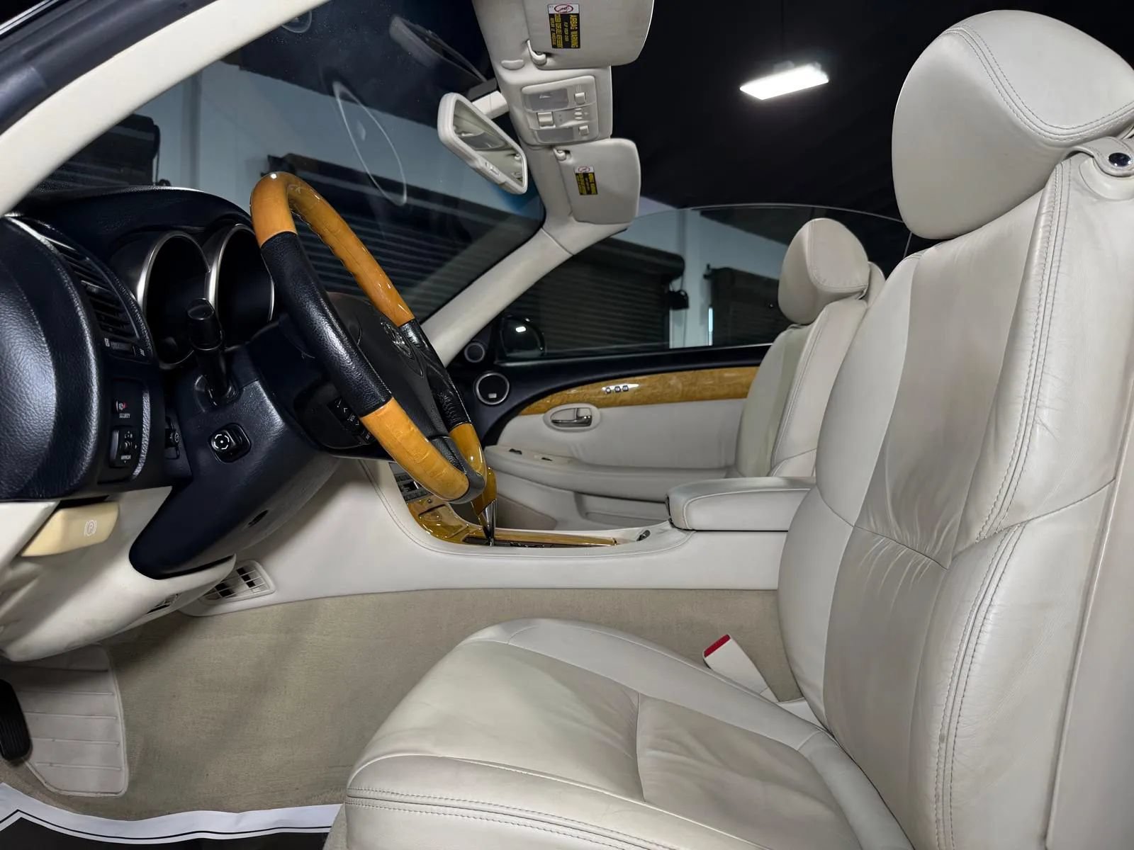 Used 2004 Lexus SC 430 Convertible RWD image 23
