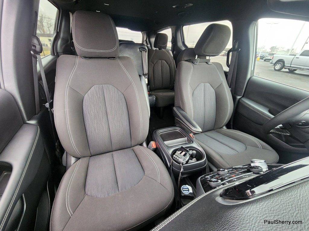 Used 2024 Chrysler Pacifica Touring image 41