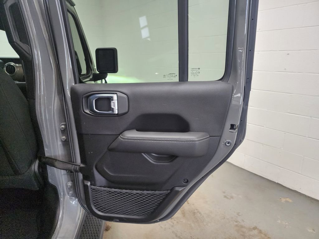 Used 2022 Jeep Wrangler Unlimited Sahara w/ Dual Top Group image 28