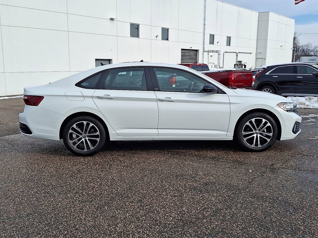 Used 2023 Volkswagen Jetta Sport image 11