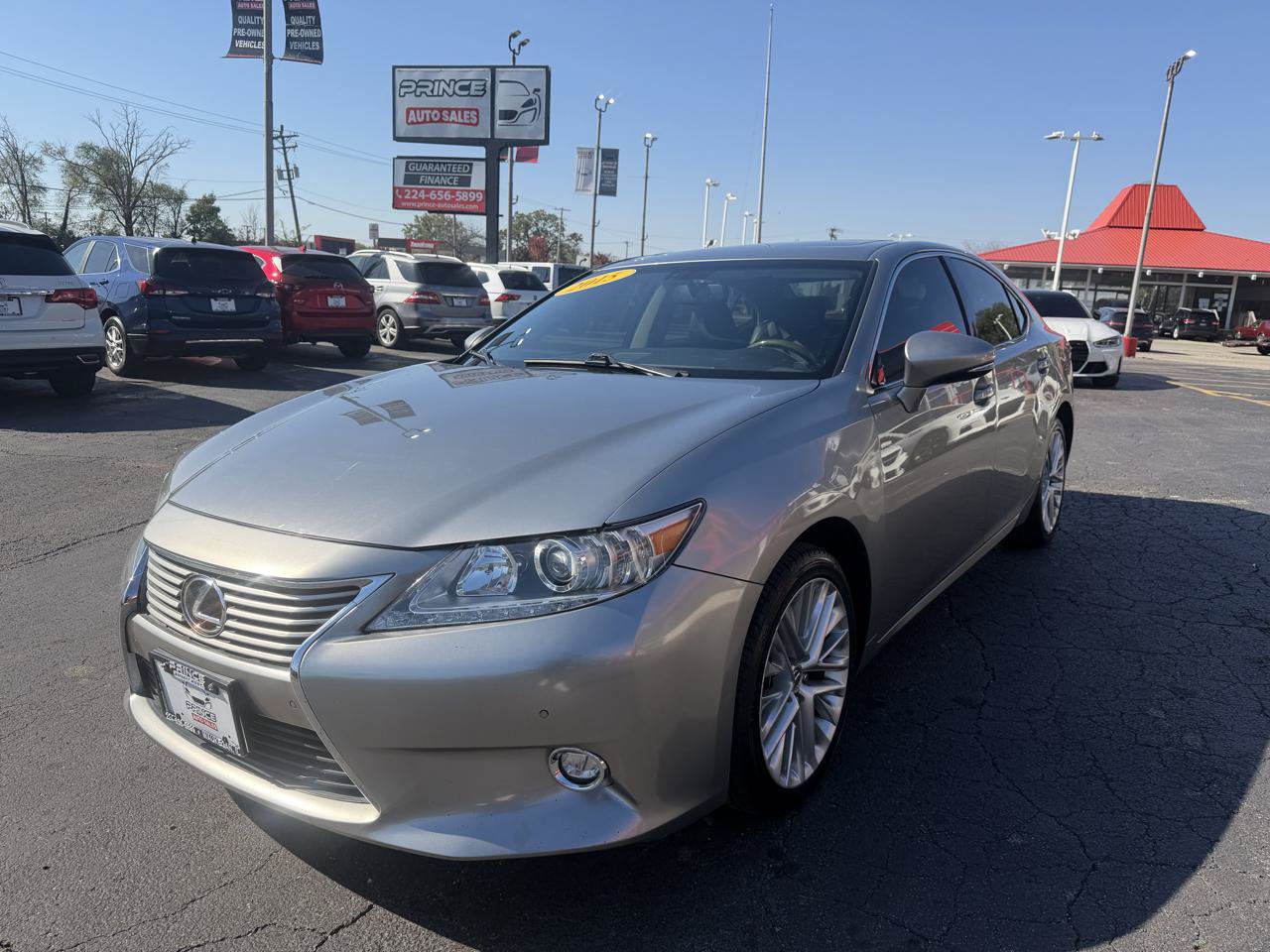 Used 2015 Lexus ES 350 w/ Luxury Package FWD image 3