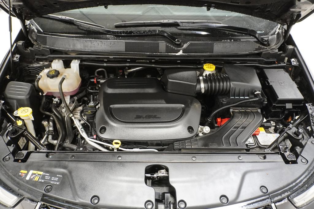 Certified 2023 Chrysler Pacifica Touring-L image 28