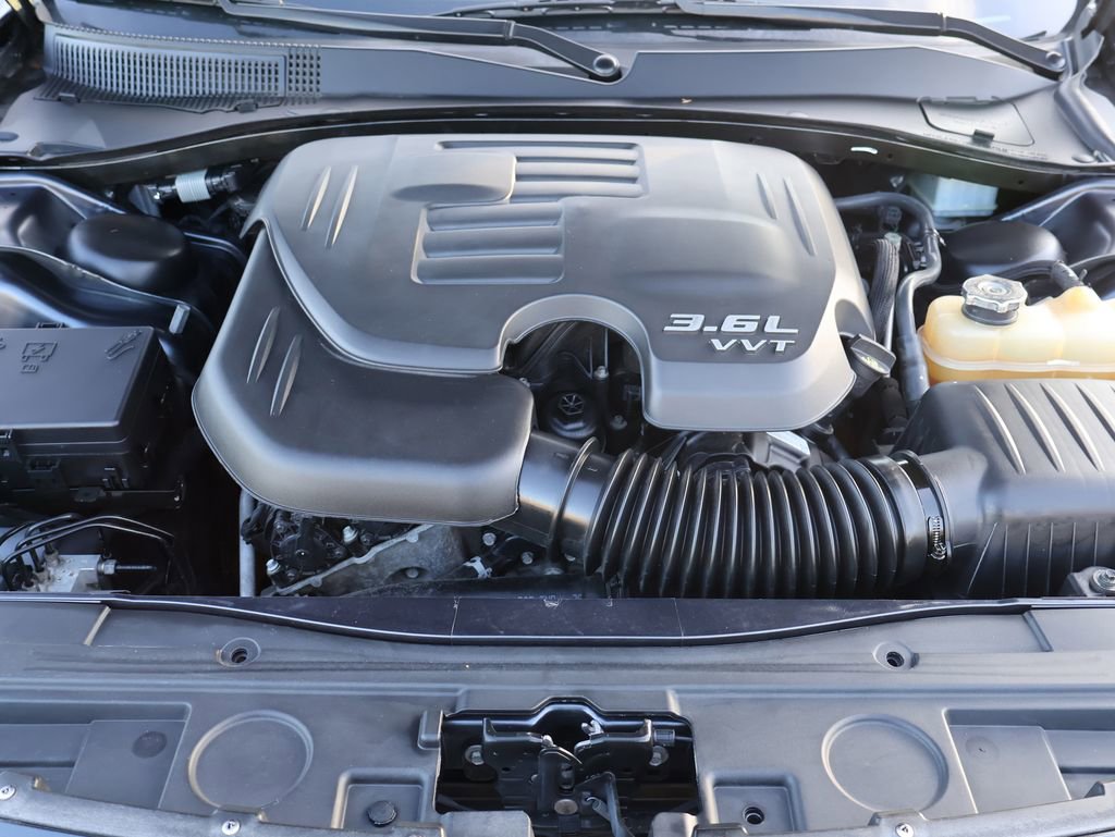 Used 2016 Chrysler 300 Limited image 12