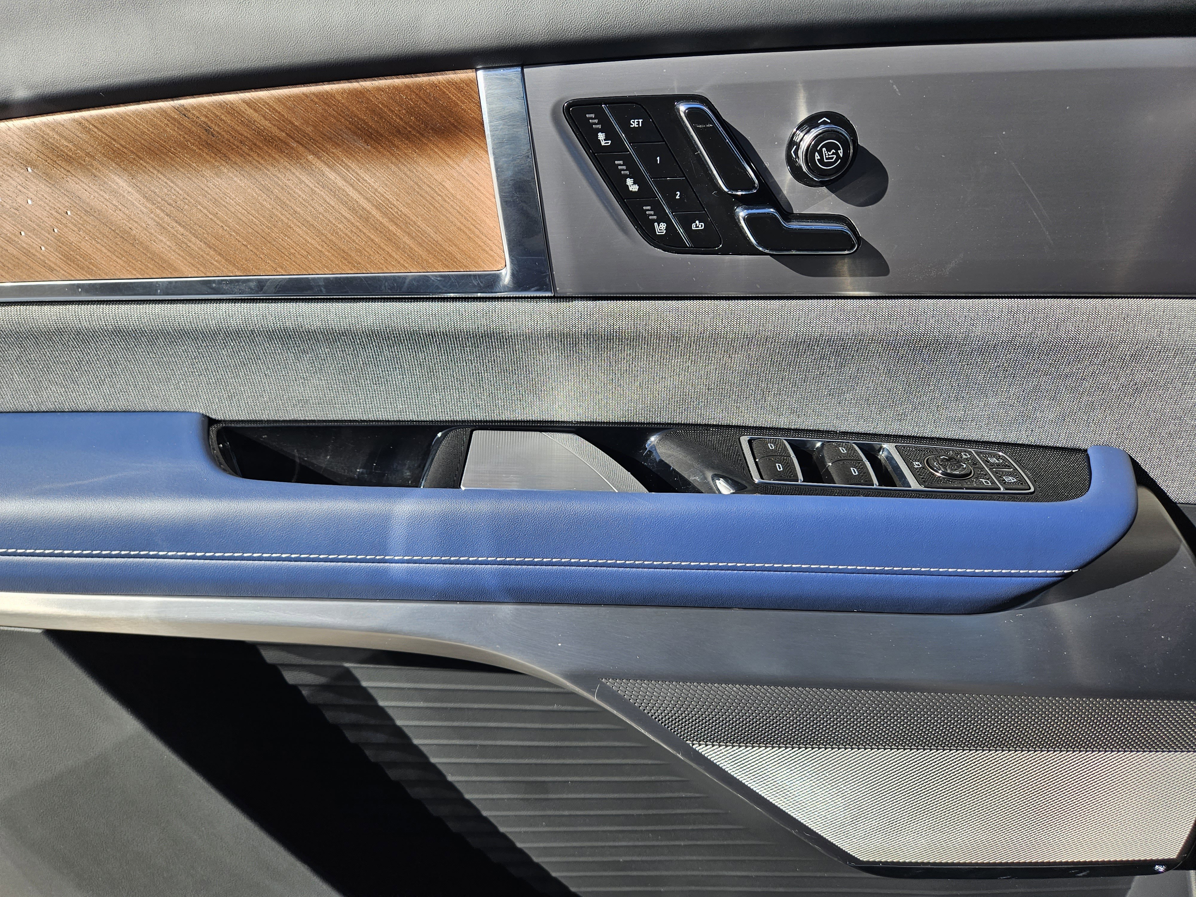 Used 2026 Cadillac Vistiq Premium Luxury image 22