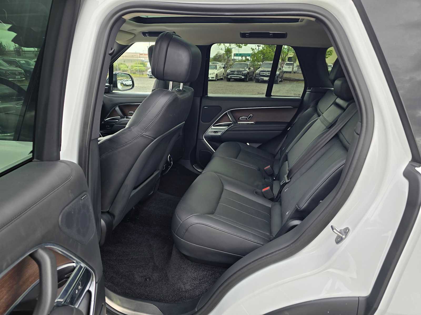 Used 2023 Land Rover Range Rover SE image 18