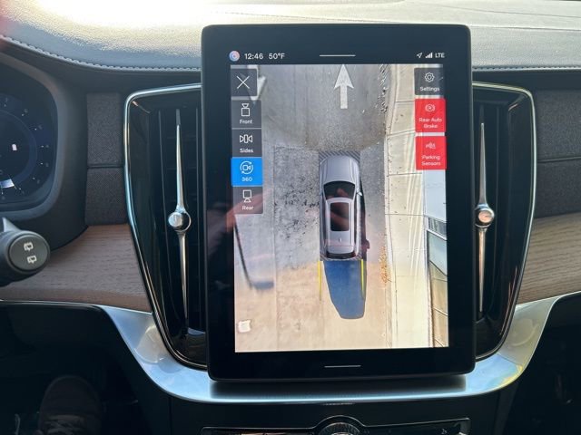 Certified 2025 Volvo XC90 B6 Plus image 24