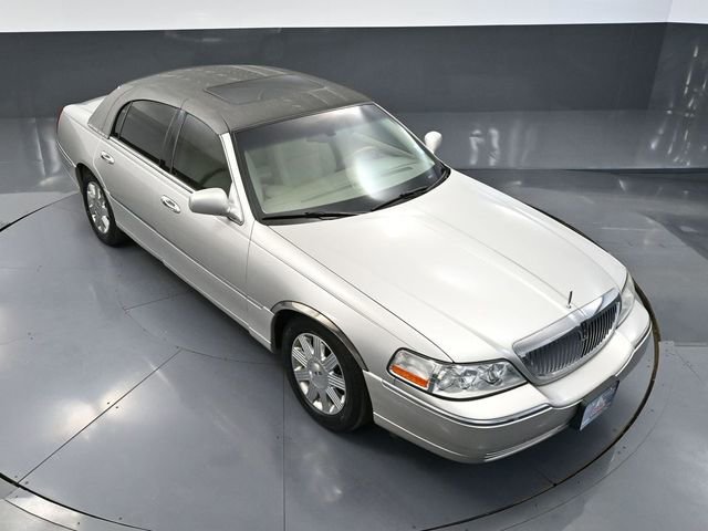 Used 2004 Lincoln Town Car Ultimate RWD image 48