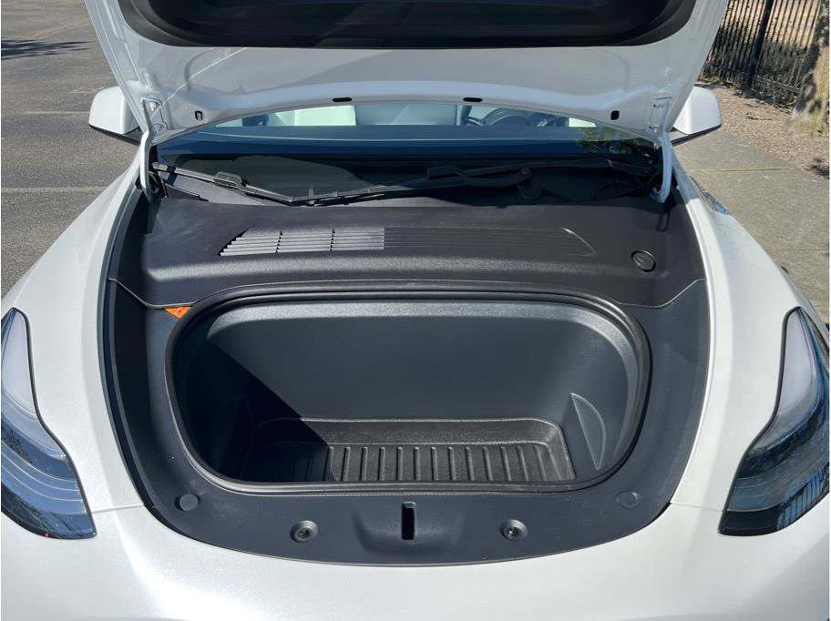 Used 2020 Tesla Model Y Long Range image 20