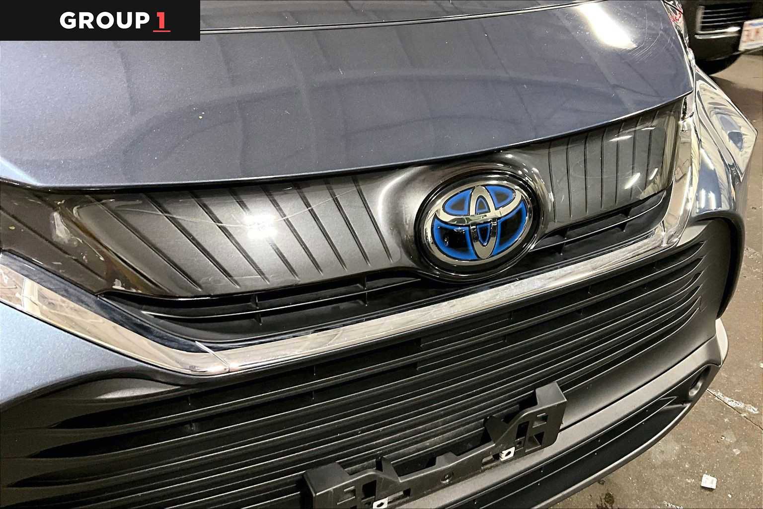 Certified 2021 Toyota Venza LE image 29