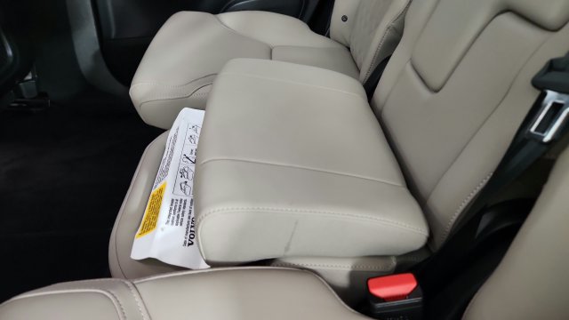 Certified 2026 Volvo XC90 B6 Plus w/ Protection Package AWD/4WD image 30