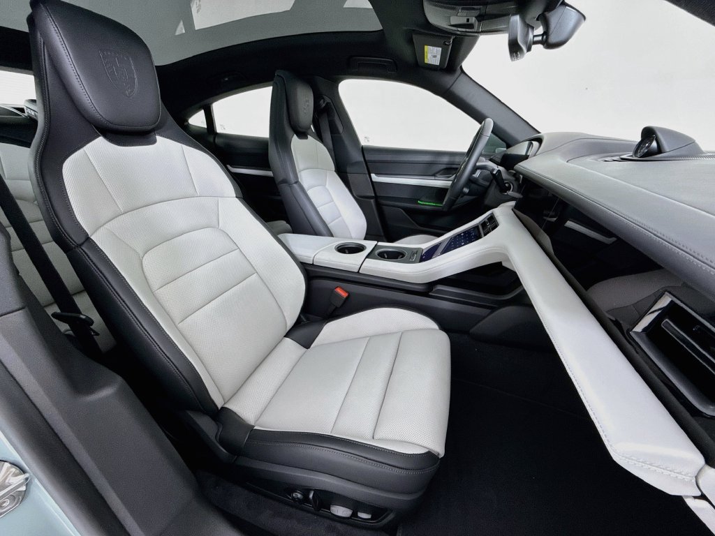 New 2026 Porsche Taycan RWD image 30