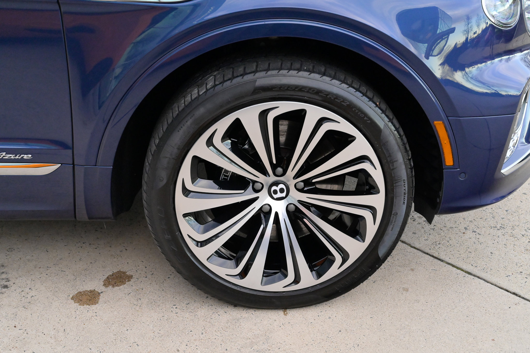 Used 2023 Bentley Bentayga image 12