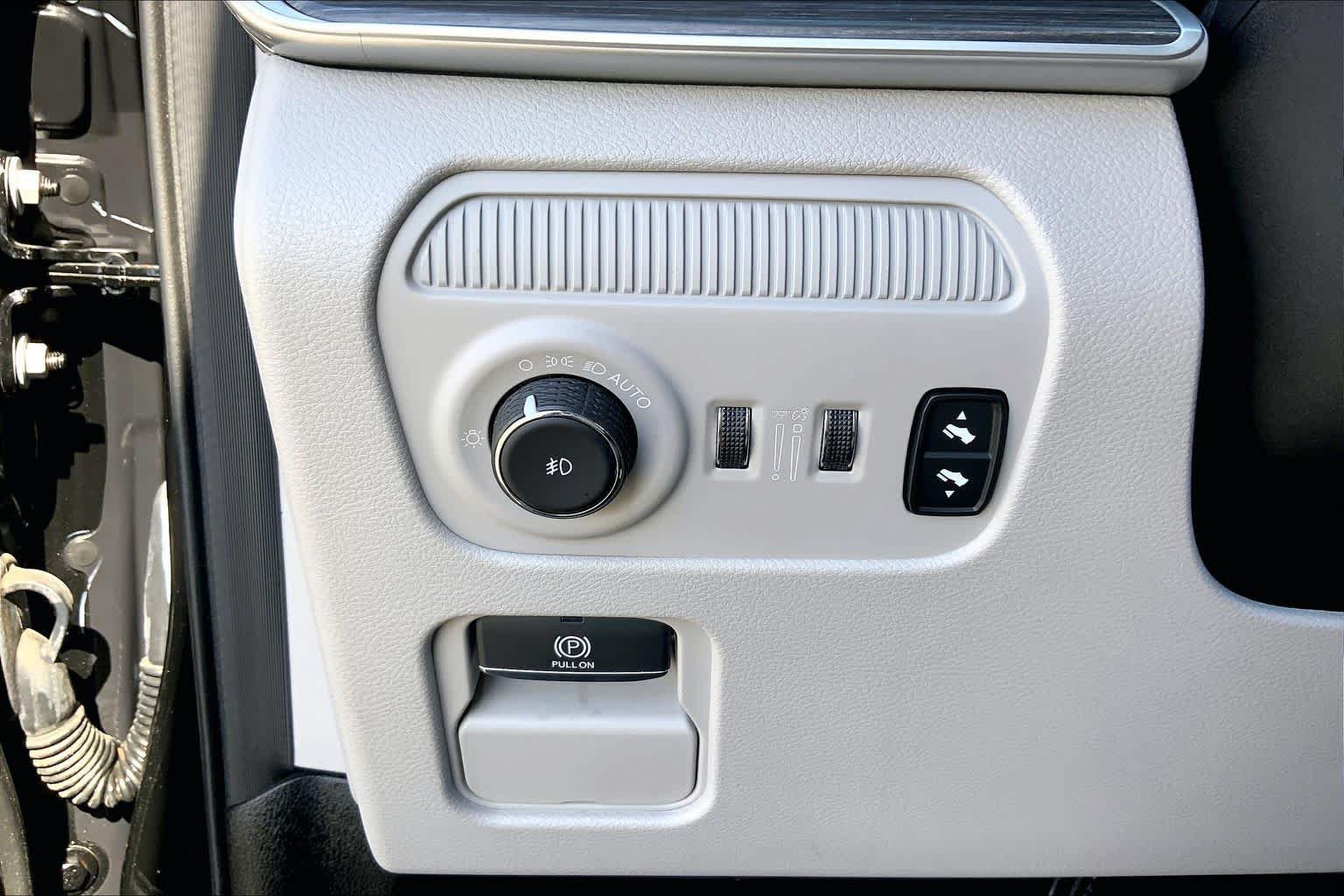 Used 2024 Jeep Wagoneer Series II w/ Flexible Seating Group RWD image 33