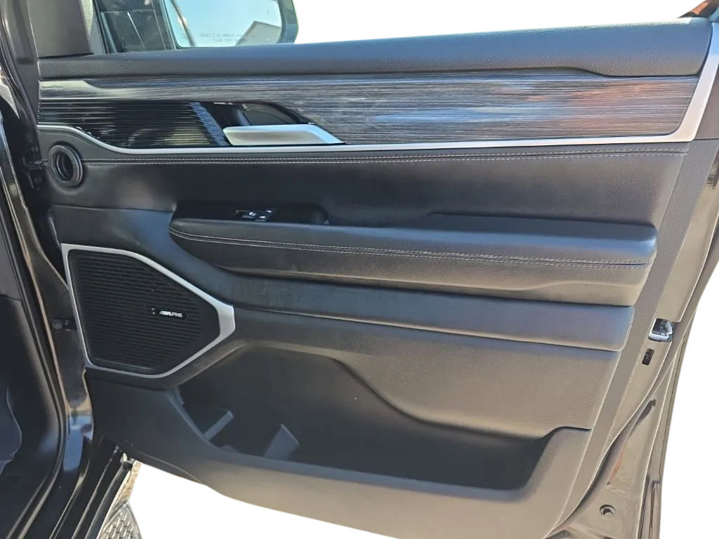 Used 2024 Jeep Wagoneer Series II w/ Flexible Seating Group AWD/4WD image 23