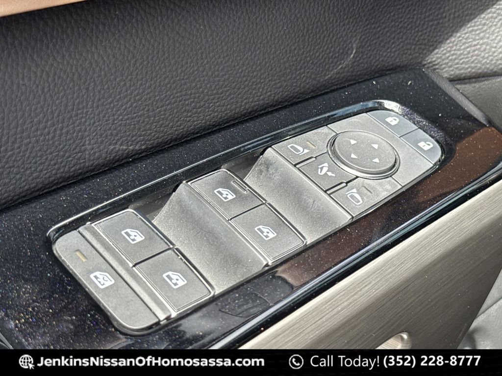 Used 2025 Nissan Pathfinder Platinum FWD image 27