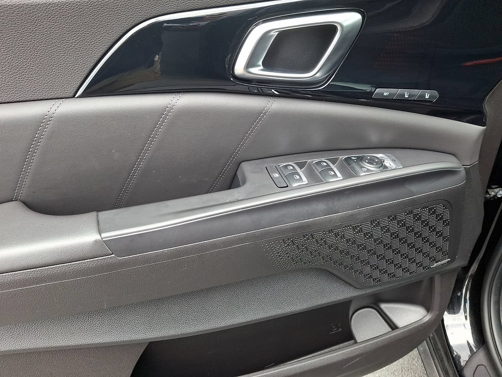 Certified 2025 Kia Carnival SX Prestige FWD image 14