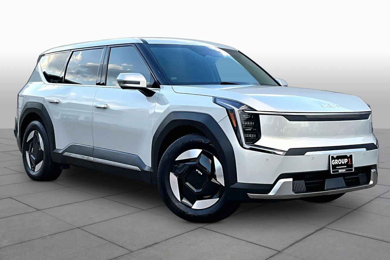 Used 2026 Kia EV9 Light RWD image 2