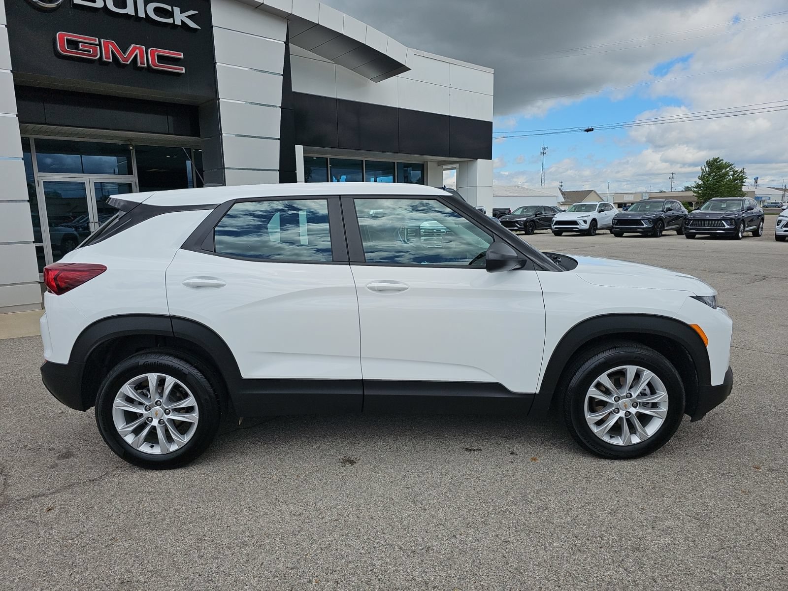 Used 2023 Chevrolet TrailBlazer LS FWD image 35