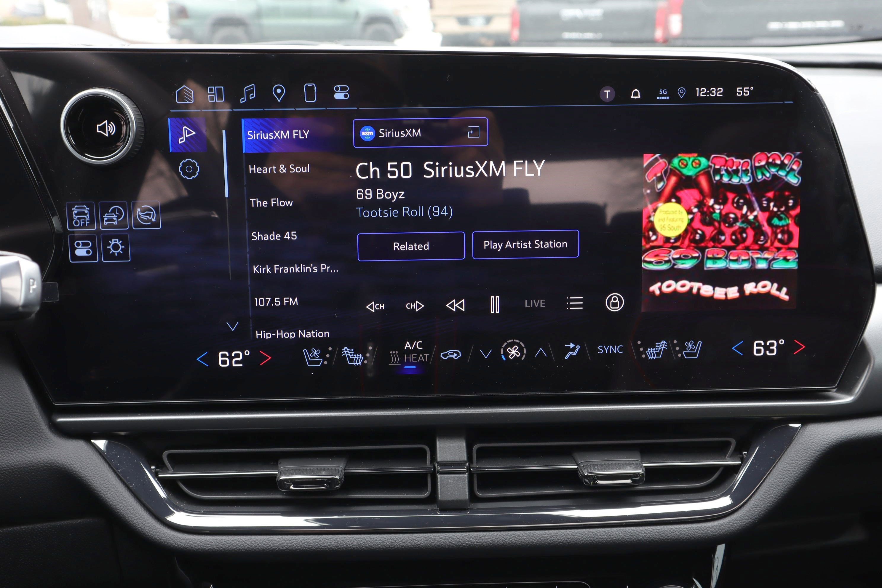 Used 2025 Chevrolet Equinox EV RS w/ Convenience Package II image 11