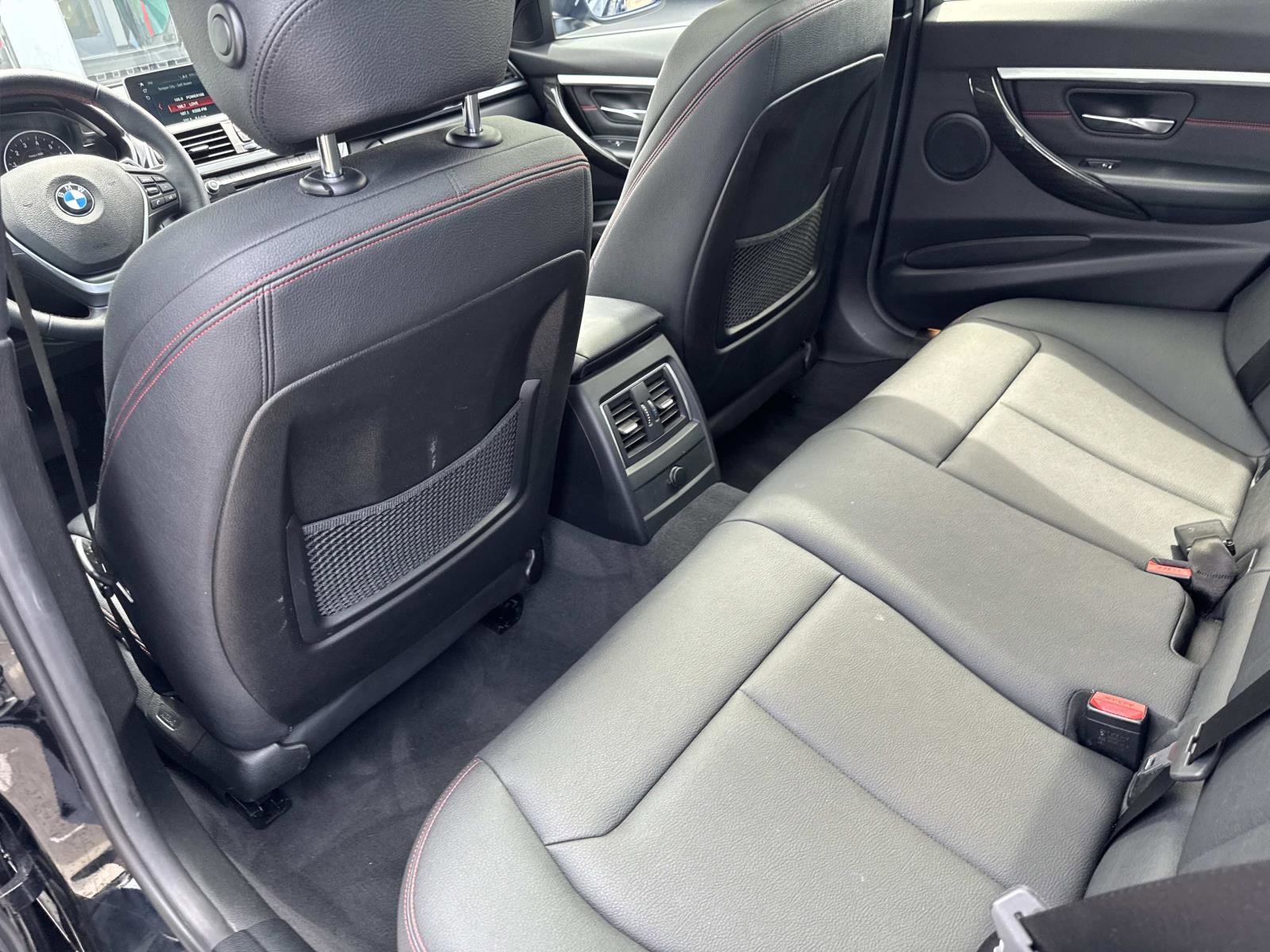 Used 2018 BMW 330i xDrive Wagon image 10