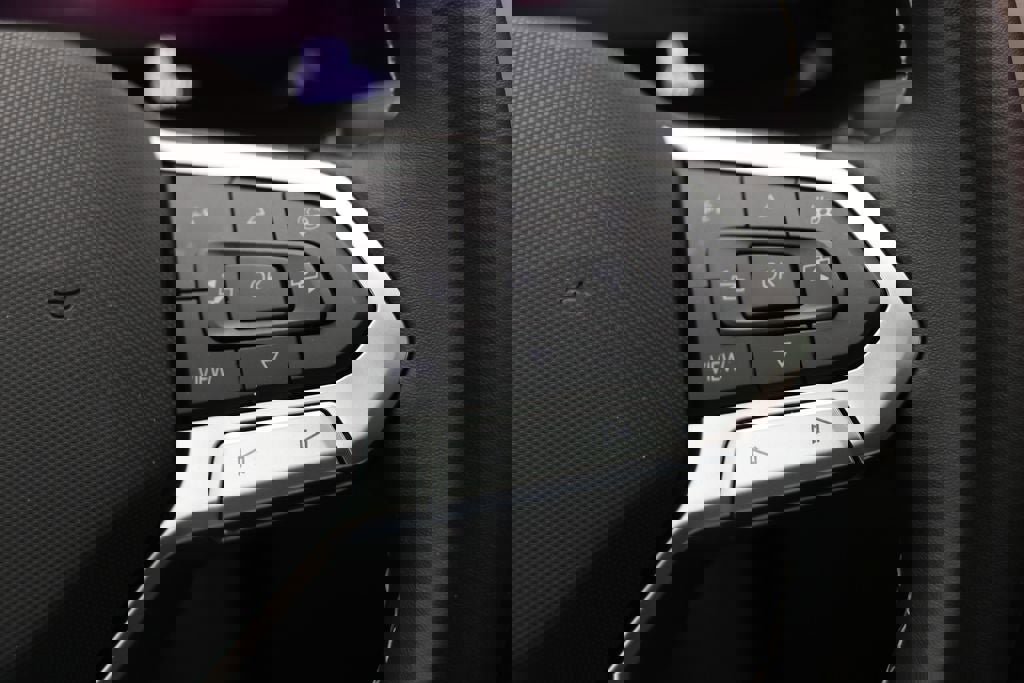 Used 2025 Volkswagen Atlas SEL image 22