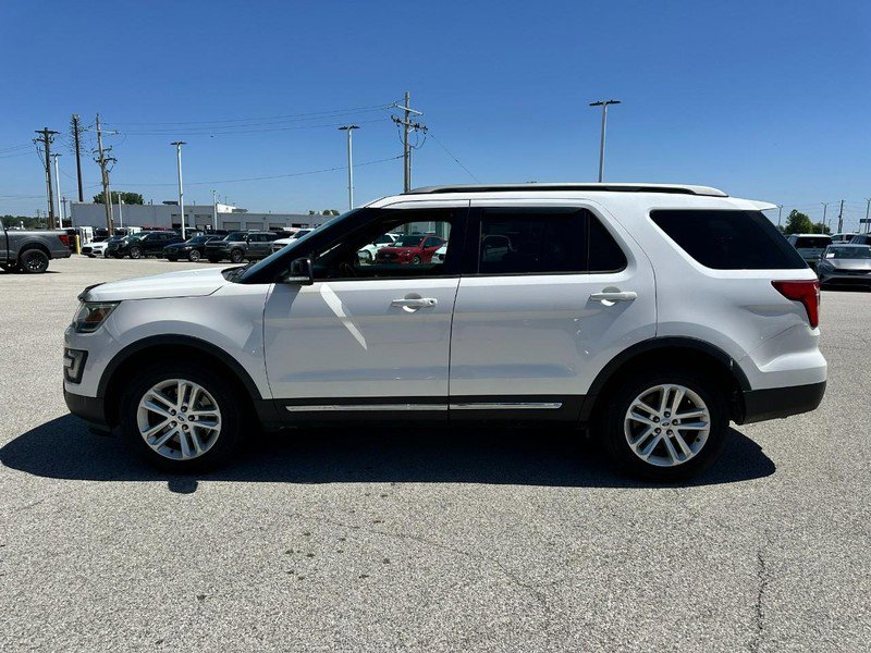 Used 2016 Ford Explorer XLT w/ Equipment Group 201A FWD image 2