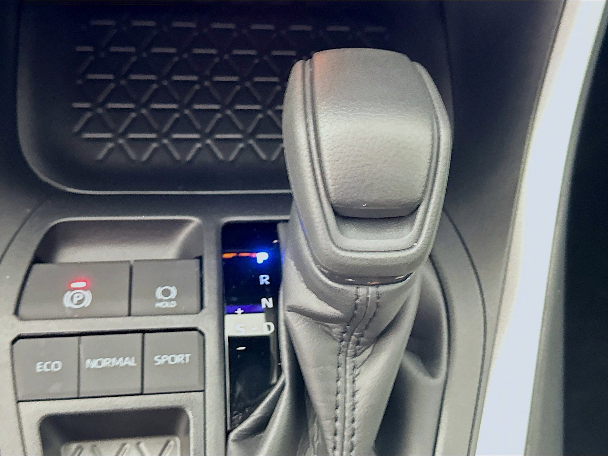 Used 2025 Toyota RAV4 XLE w/ Convenience Package image 25