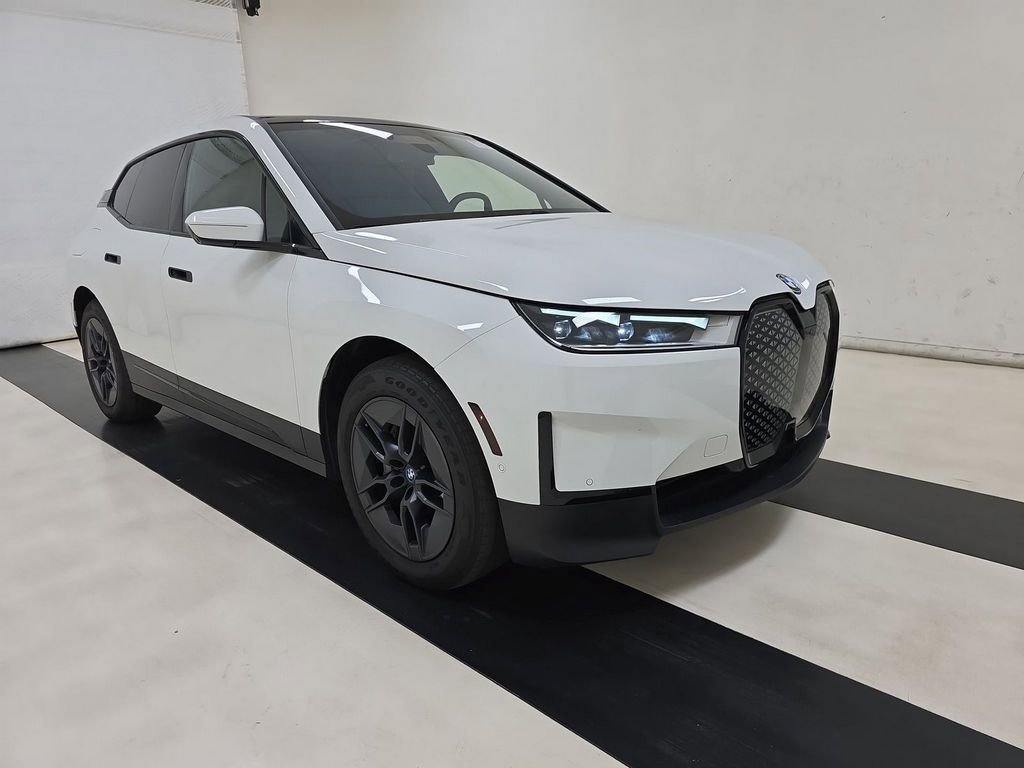 Used 2024 BMW iX xDrive50 image 3
