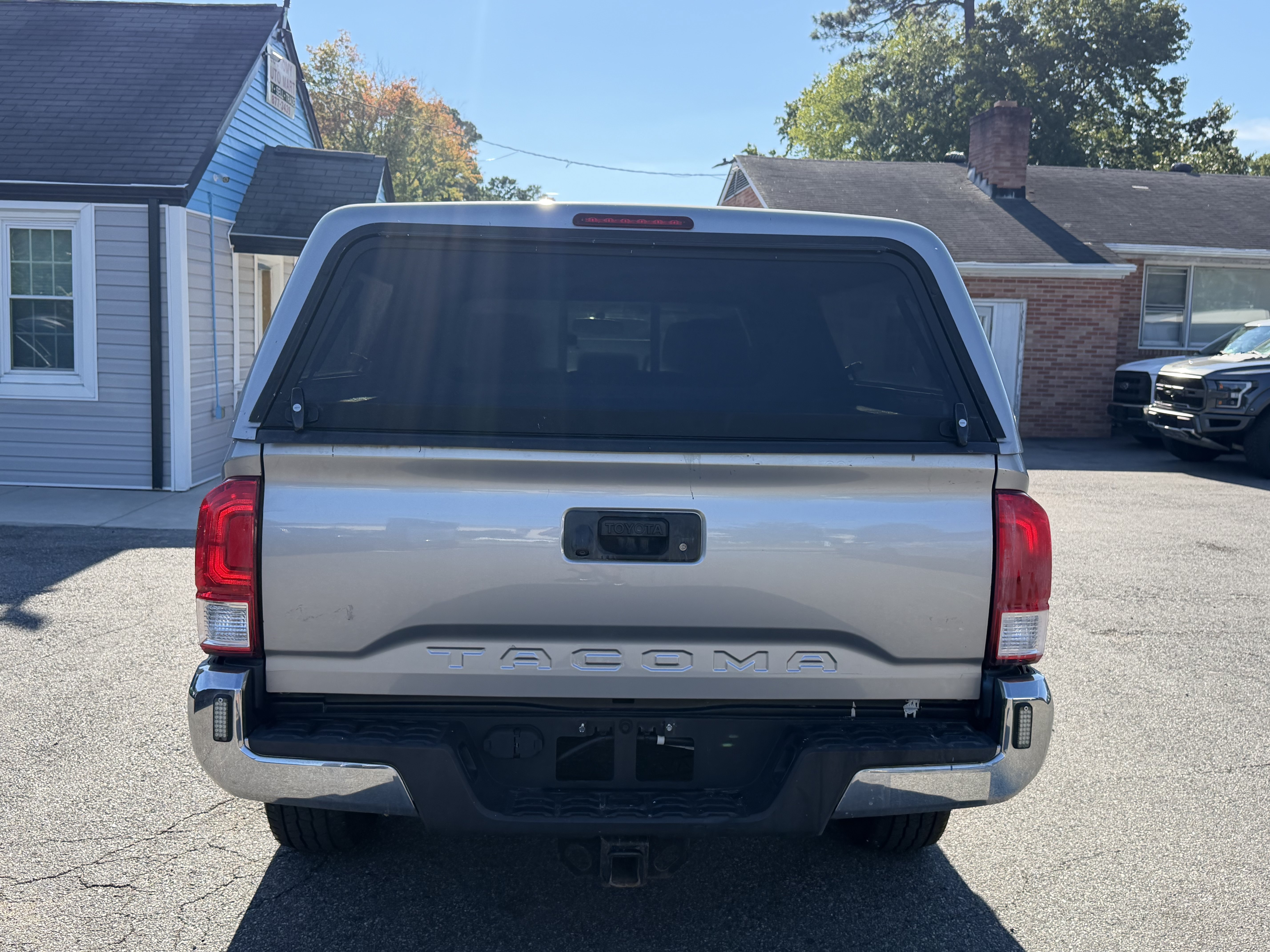 Used 2017 Toyota Tacoma SR5 w/ Tow Package AWD/4WD image 7
