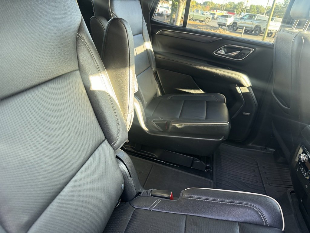 Used 2023 GMC Yukon SLT w/ SLT Premium Package image 13