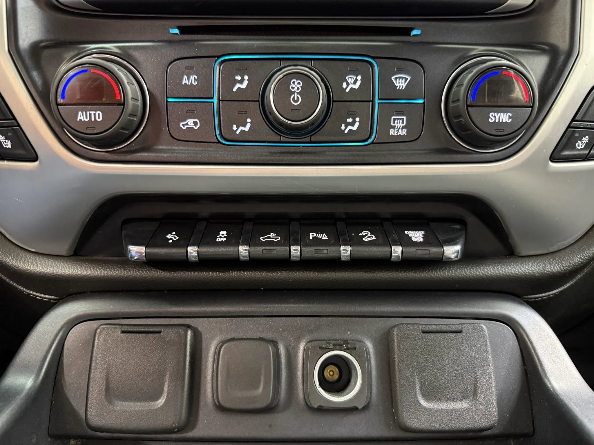 Used 2019 GMC Sierra 2500 SLT w/ Duramax Plus Package AWD/4WD image 24