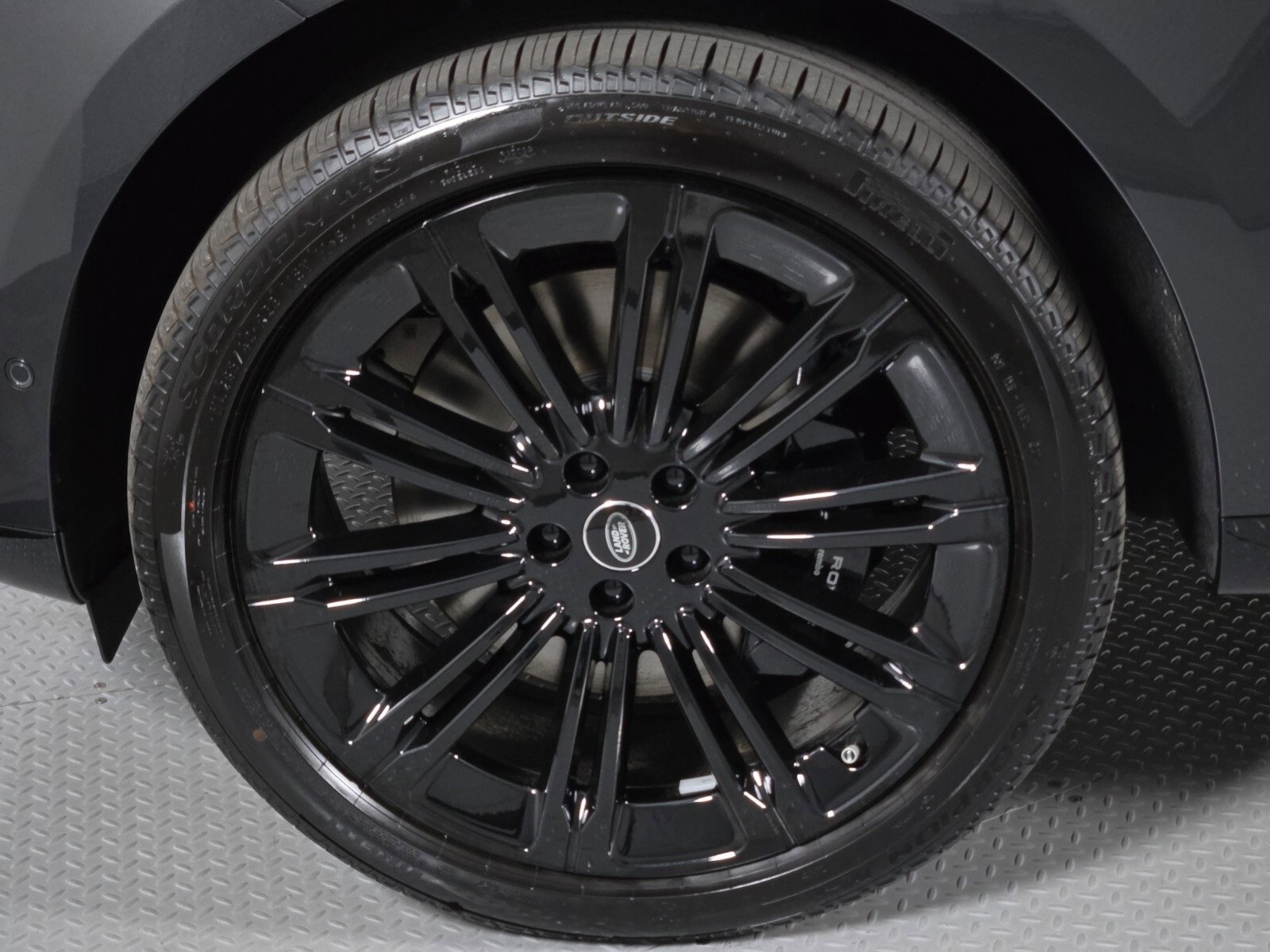 New 2025 Land Rover Range Rover Long Wheelbase SE image 9