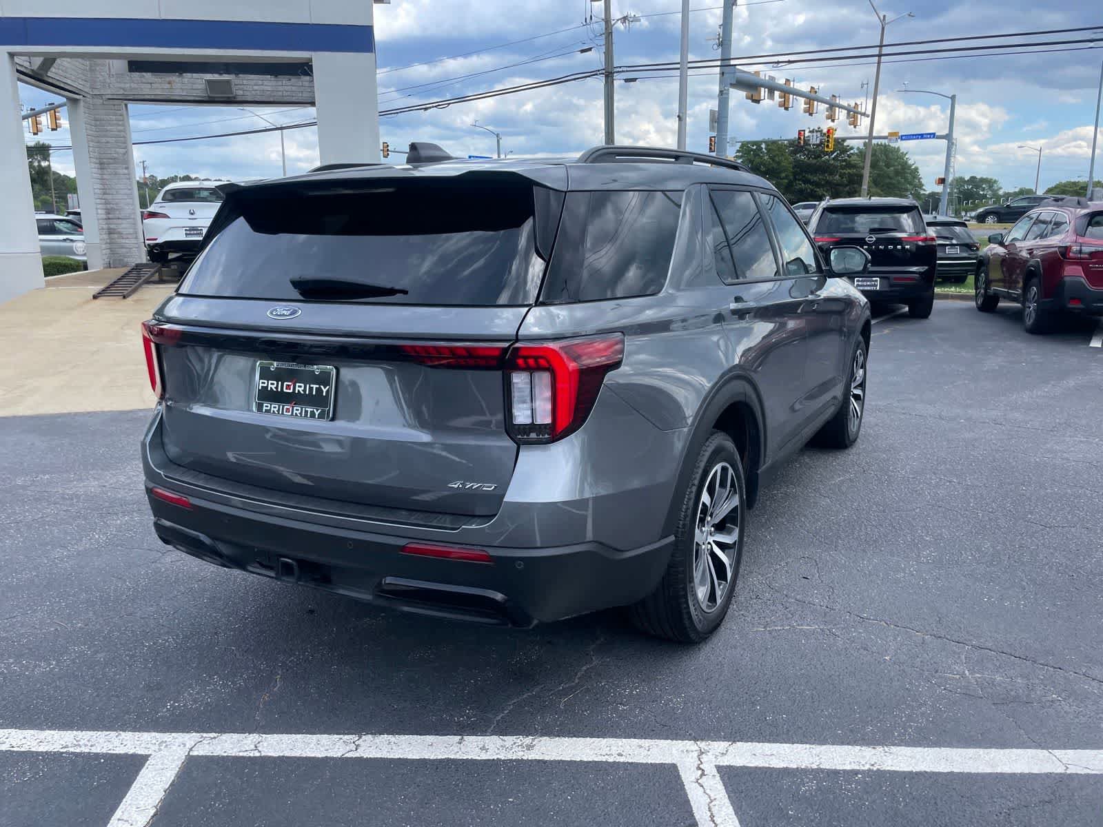 Used 2025 Ford Explorer ST-Line AWD/4WD image 5