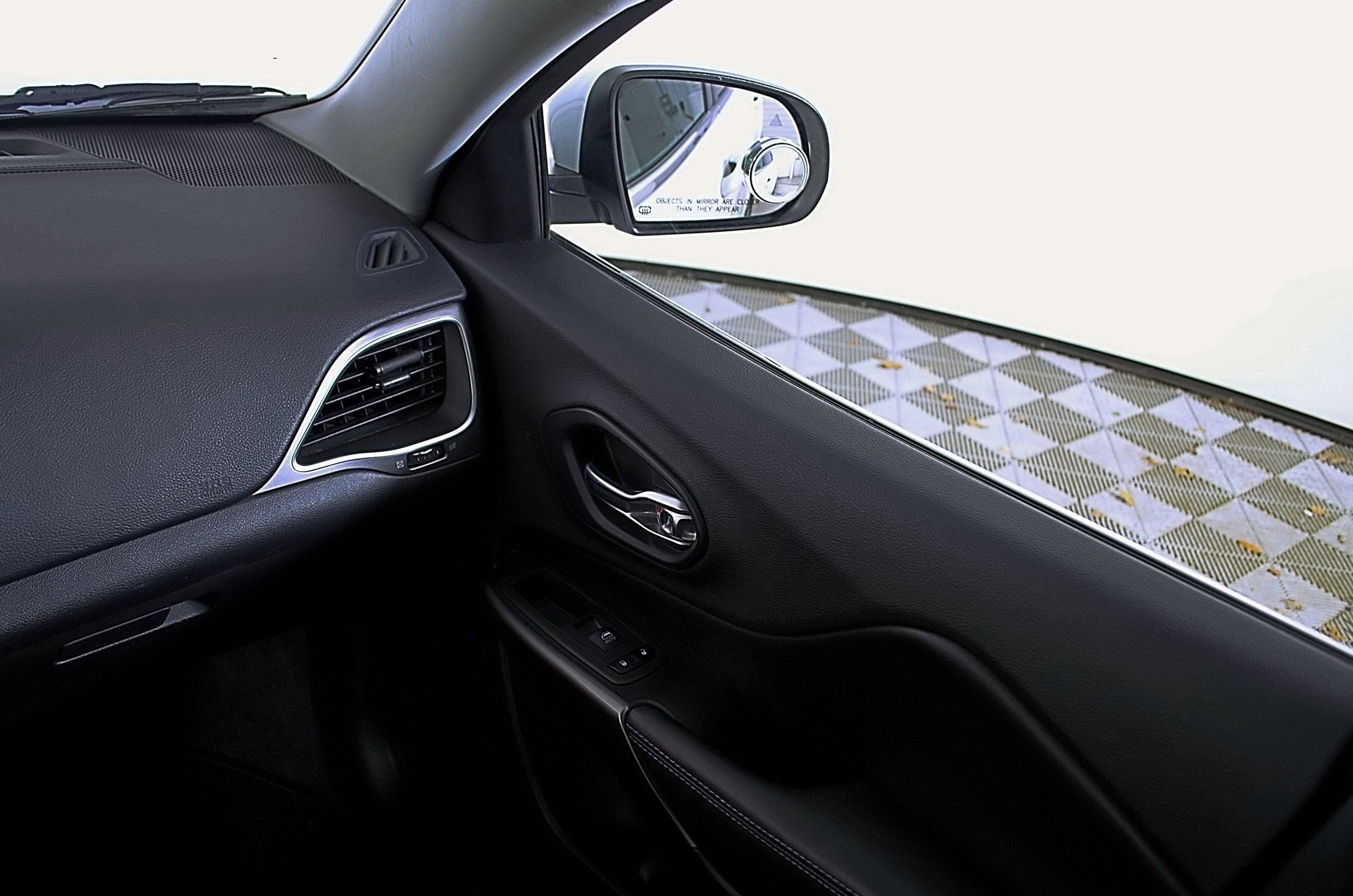 Used 2019 Jeep Cherokee Latitude Plus image 18