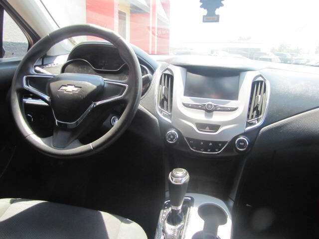 Used 2017 Chevrolet Cruze LS image 17