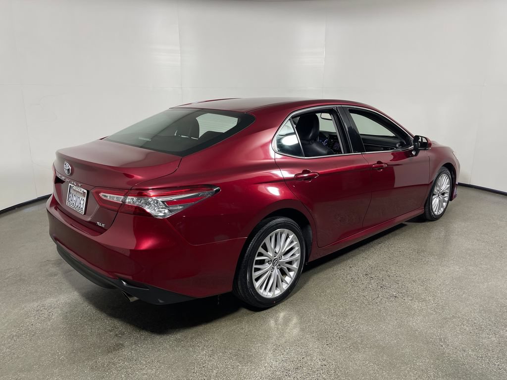 Certified 2018 Toyota Camry XLE FWD image 3