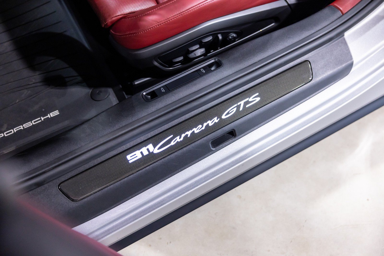 Used 2022 Porsche 911 Cabriolet image 44