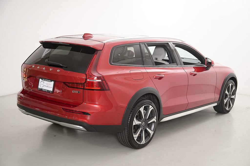 Certified 2024 Volvo V60 B5 Cross Country Ultimate AWD/4WD image 10