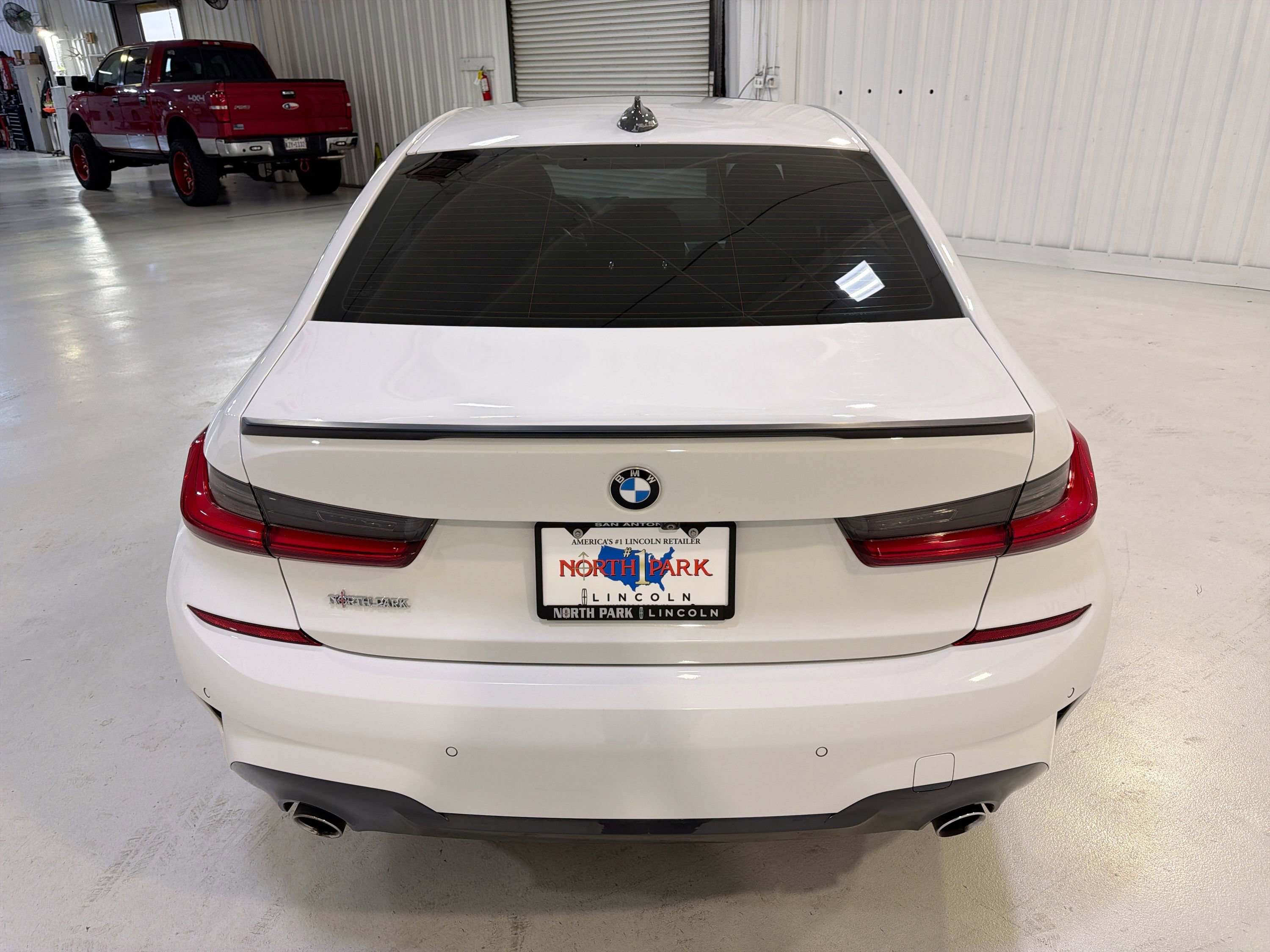 Used 2020 BMW 330i Sedan w/ M Sport Package RWD image 26