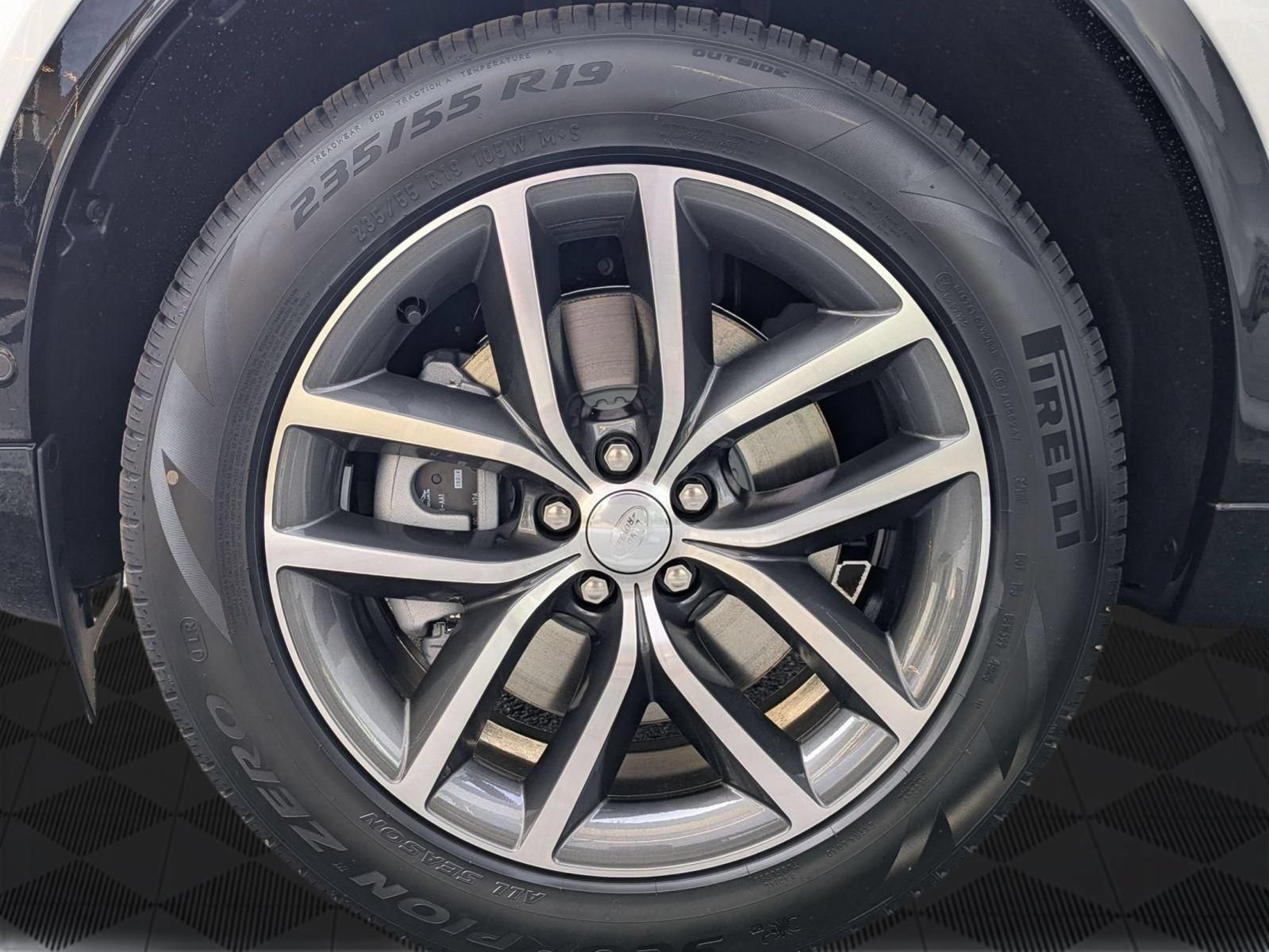 New 2026 Land Rover Discovery Sport Landmark AWD/4WD image 9