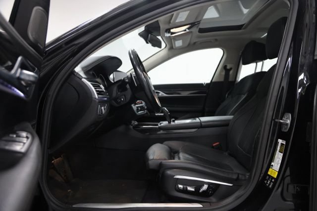 Used 2017 BMW 740i xDrive AWD/4WD image 16