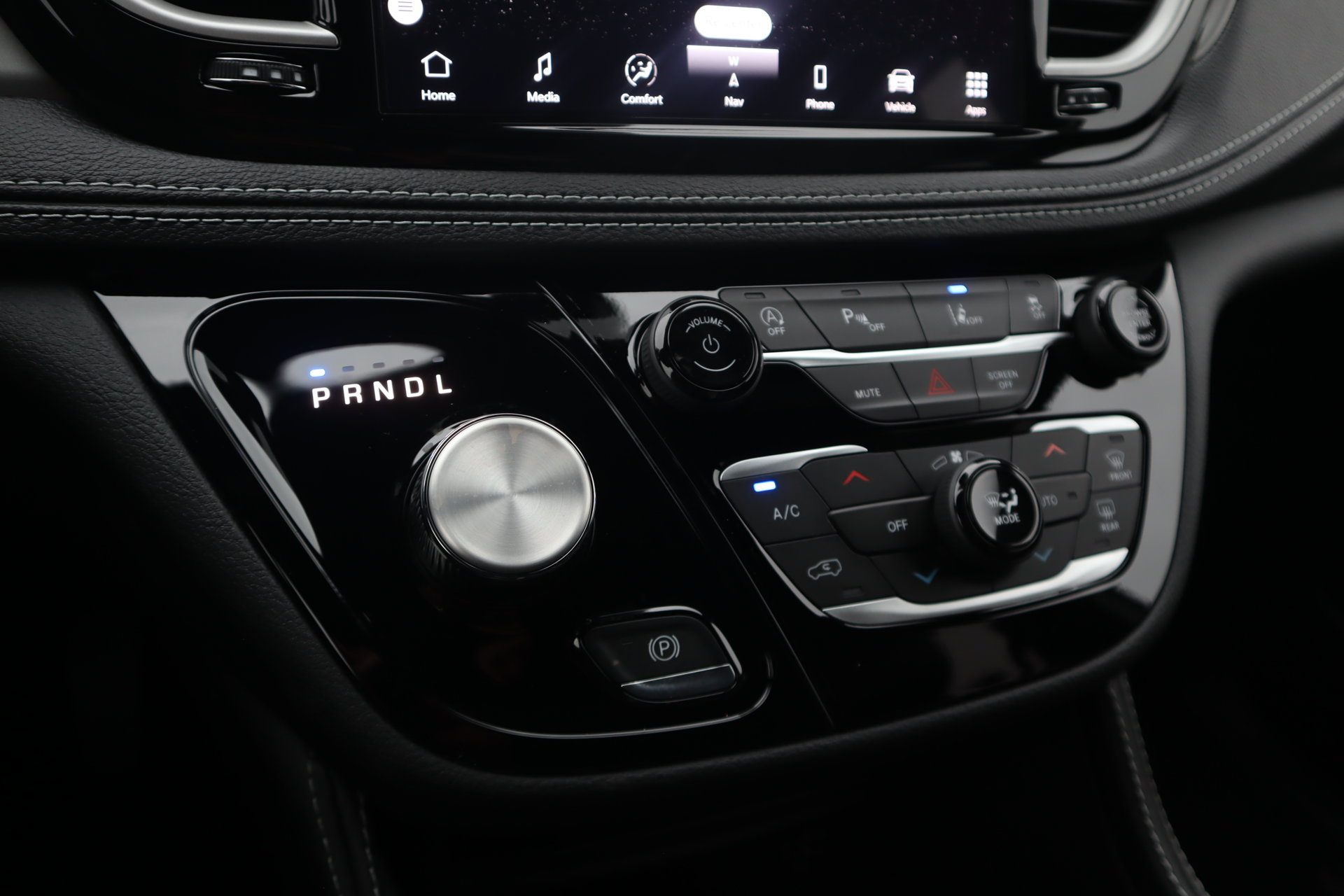 New 2027 Chrysler Pacifica Limited FWD image 8