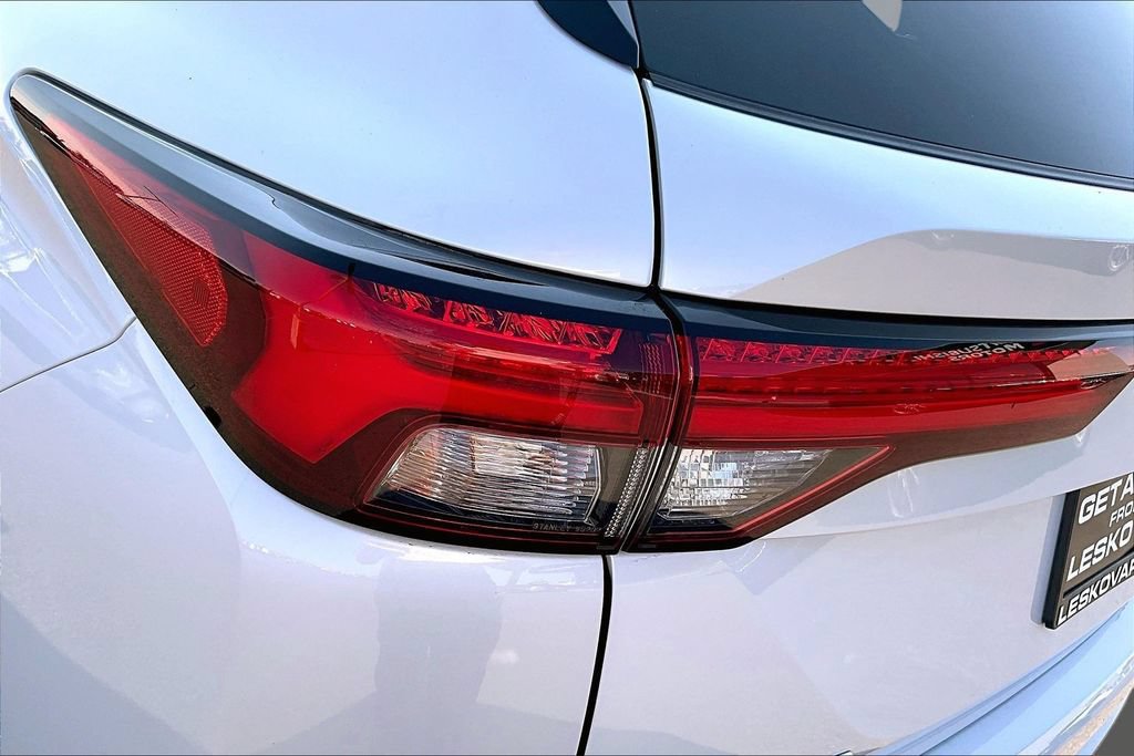 Used 2024 Mitsubishi Outlander 4WD Plug-In Hybrid image 30