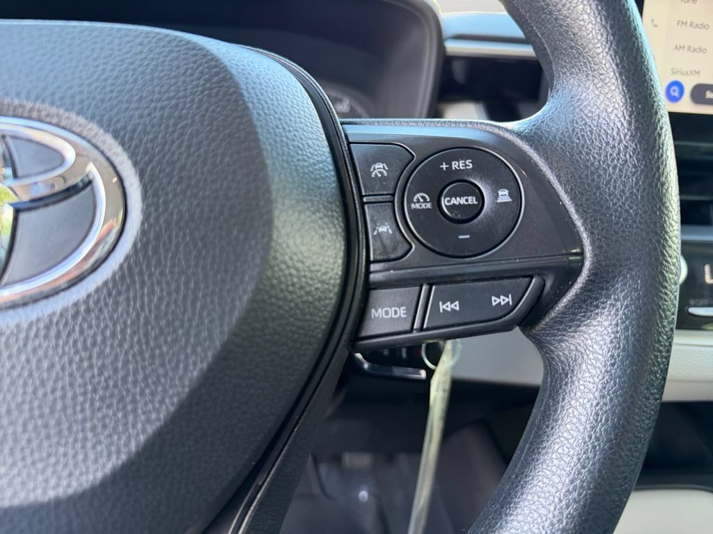 Used 2025 Toyota Corolla LE FWD image 19