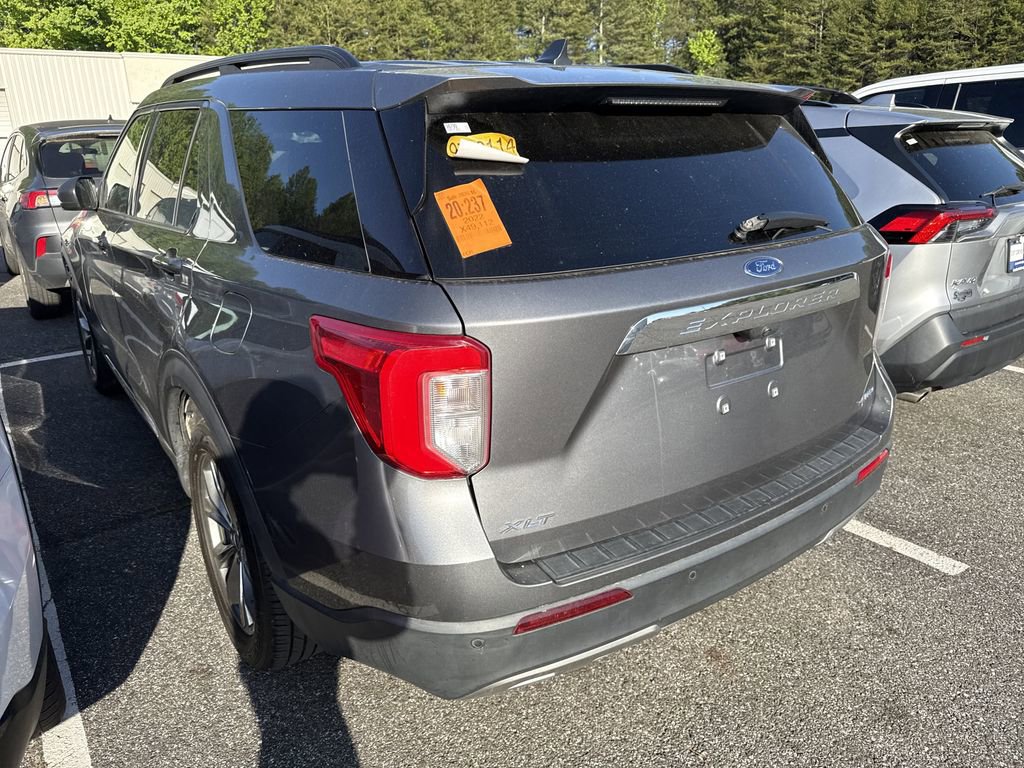 Used 2022 Ford Explorer XLT w/ Equipment Group 202A AWD/4WD image 11