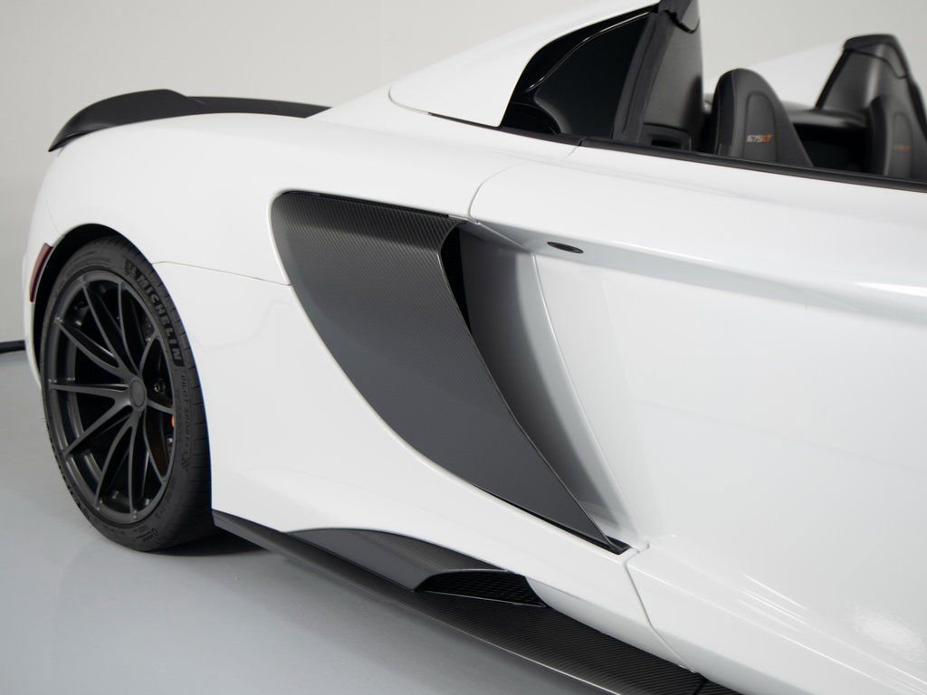 Used 2016 McLaren 675LT Spider image 44