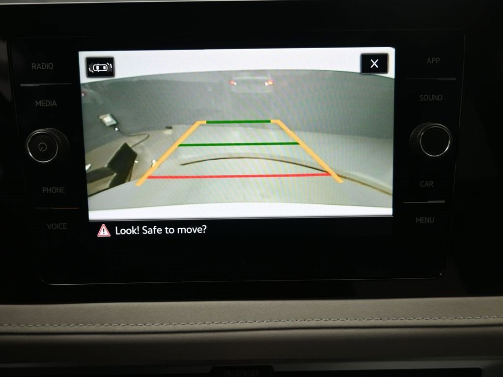 Used 2025 Volkswagen Taos SE image 12