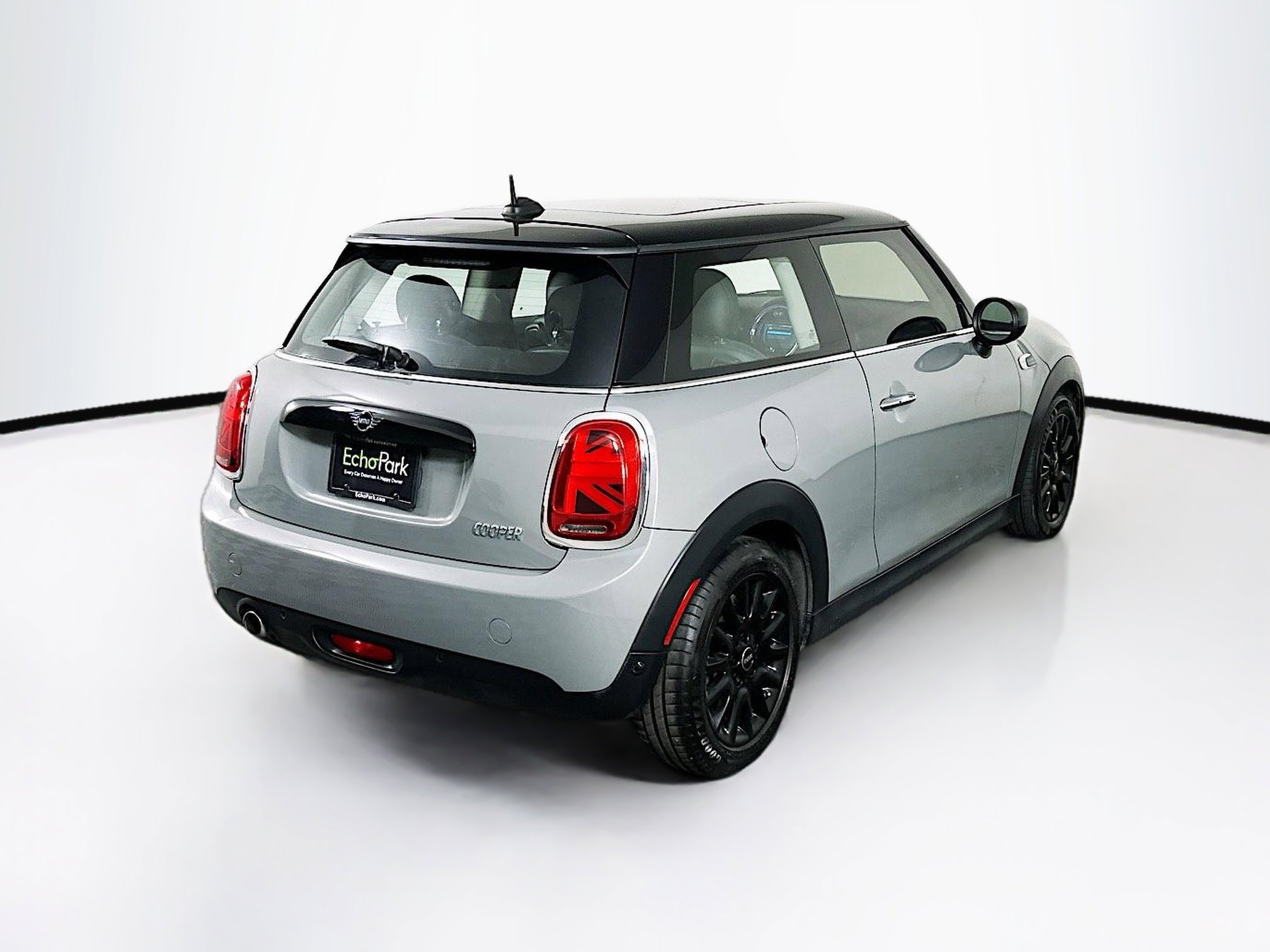 Used 2020 MINI Cooper 2-Door Hardtop image 9