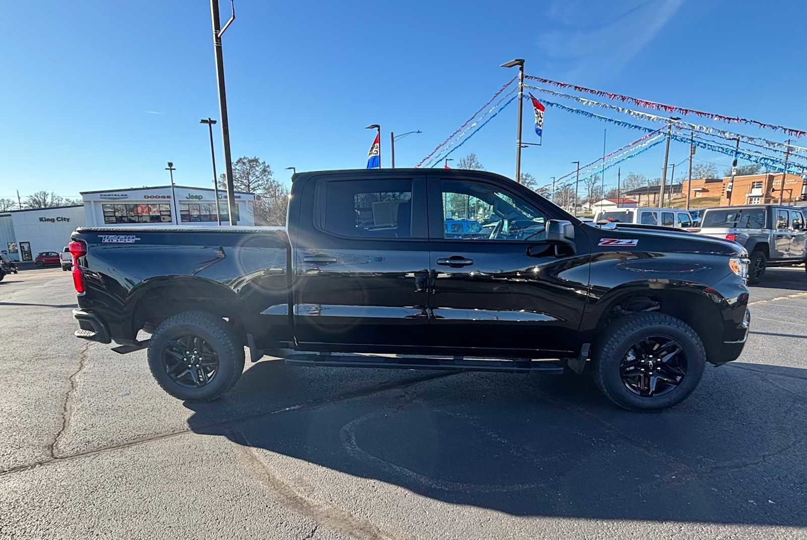 Used 2022 Chevrolet Silverado 1500 LT Trail Boss w/ LPO, Dark Essentials Package image 4